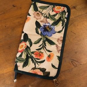 Sonia Kashuk Brush Easel Valet Floral